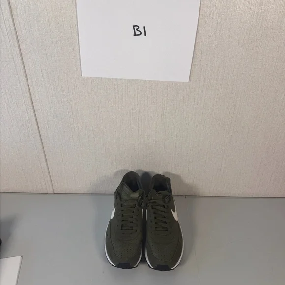 Nike Waffle One Leather Medium Olive Size 9.5 - Picture 16 of 16